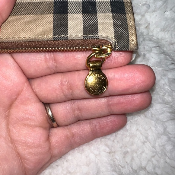 Authentic Burberry card wallet - Picture 2 of 4